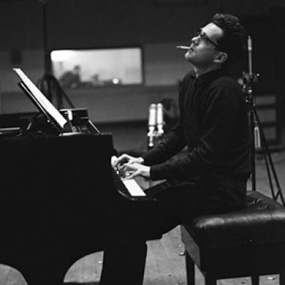 Michel Legrand au studio Blanqui en février 1961 à Paris